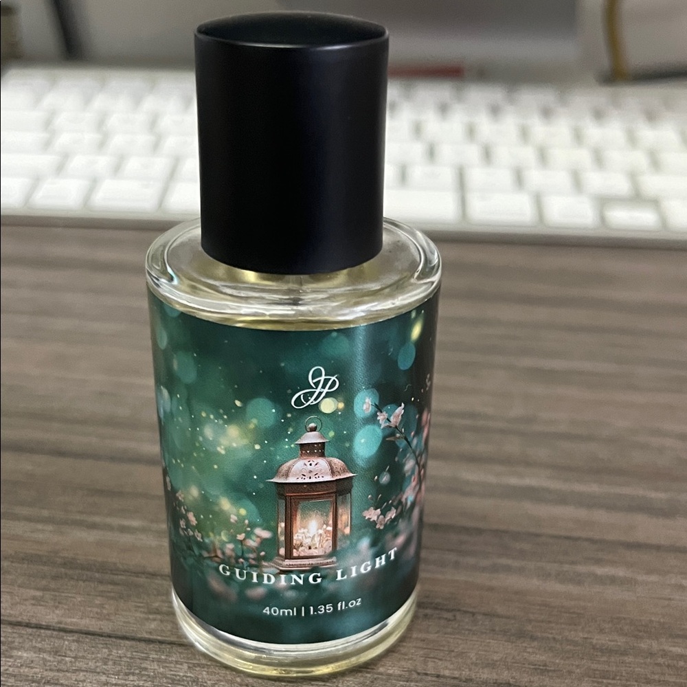 Julianna’s Perfume Guiding Light Perfume
